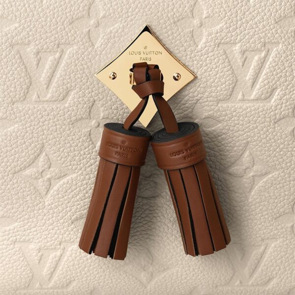 72106ccf56978e53221134718006b649 Louis Vuitton M44597 Saintonge