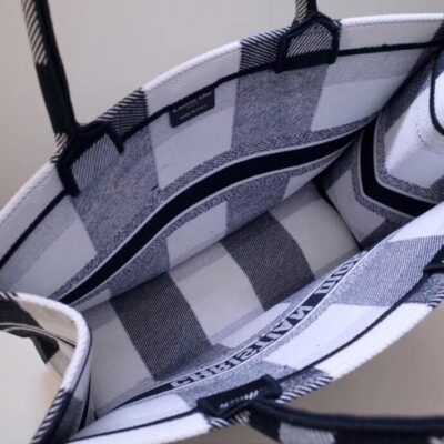 76066d26f9f42d1751a5d0804dfea69d حقيبة حمل Dior Book Checkered كانفاس