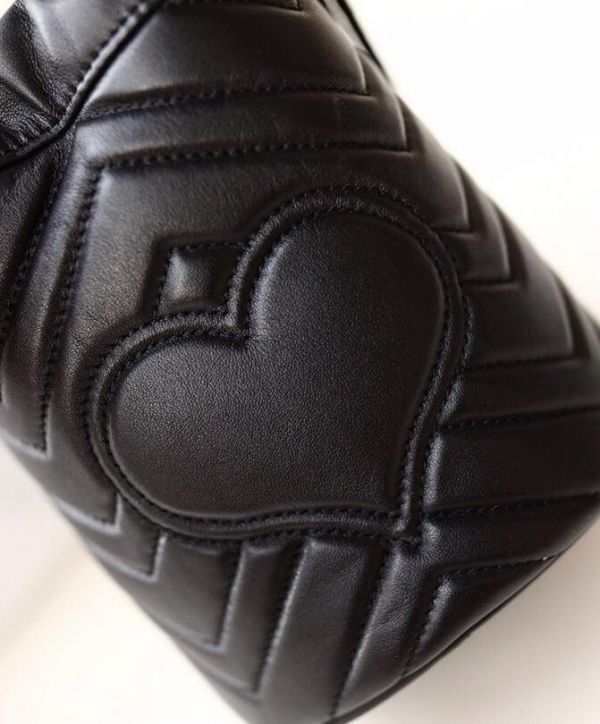 古驰 GG Marmont Wave Design Drawstring Closure 黄铜 Matelassel 搭扣 575163 黑色皮革链条肩带迷你女士包