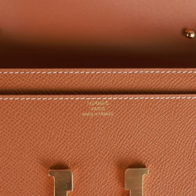 Hermès Constance Go Epsom Geldbörse in Gold mit goldfarbenen Metallbeschlägen