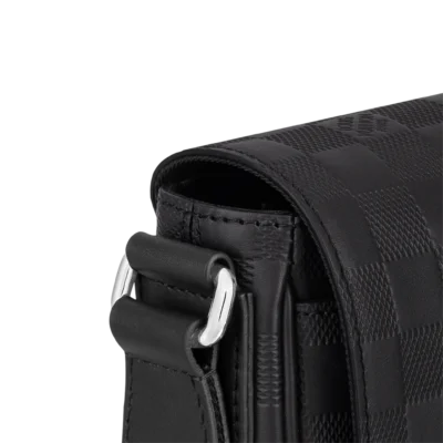 7b87fb77802297967af2b38f10cdebad Louis Vuitton District PM N42711