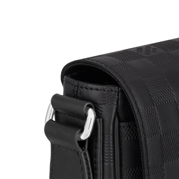 7b87fb77802297967af2b38f10cdebad Louis Vuitton District PM N42711