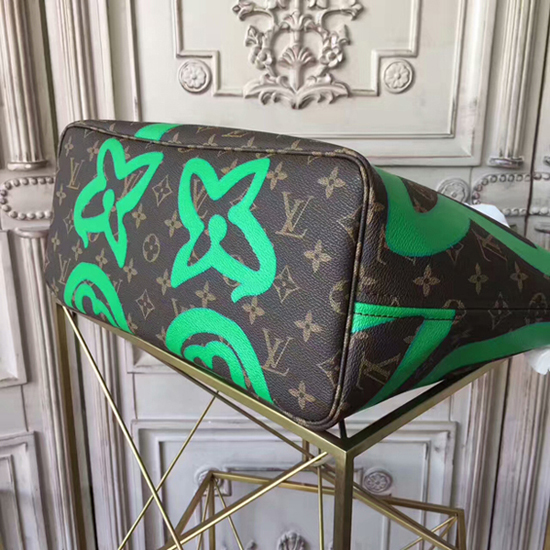 Louis Vuitton Neverfull MM M44198 Monogram Canvas
