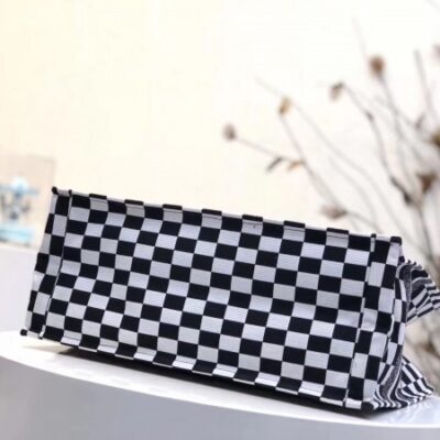 880d312884e81d09c3a142fd32b866c4 حقيبة حمل Dior Book Checkered كانفاس