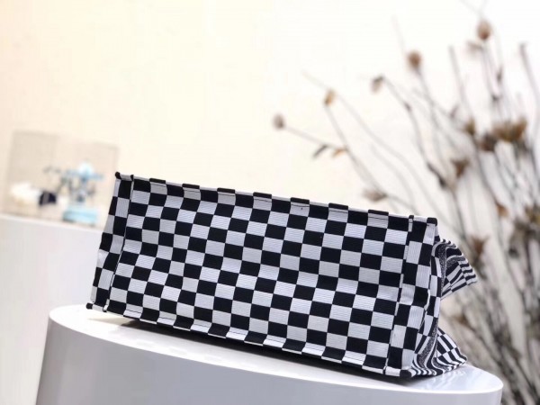 880d312884e81d09c3a142fd32b866c4 حقيبة حمل Dior Book Checkered كانفاس