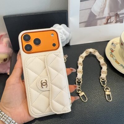 8ae67b98aded6b590f1e2936478d45ab952e674d666151f3c293a69d68f8f574 White Chanel Quilted Caviar Leather Card Holder Chain Luxury Phone Case