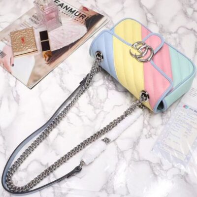 古驰 GG Marmont Colorful Matelasse 标识搭扣顶部 Sale 链条 Crossbody Online 银色迷你女士单肩包