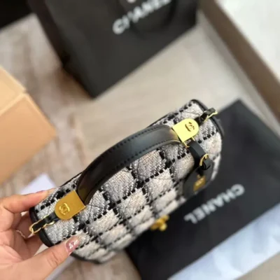 Important customer only ☆ CHANEL ☆ Small top handle