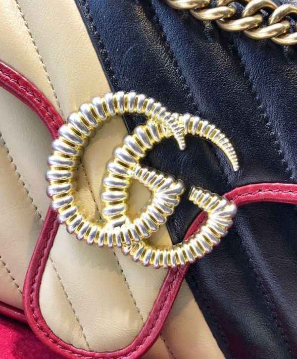 حقيبة كتف نسائية غوتشي GG Marmont Twisted شعار إبزيم Trimming Cream Diagonal Patchwork Chic Golden Chian من الجلد باللون الأسود والأحمر