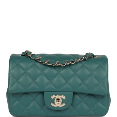 حقيبة صغيرة Chanel Rectangular بغطاء أخضر جلد خروف فاتح إكسسوارات معدنية ذهبية