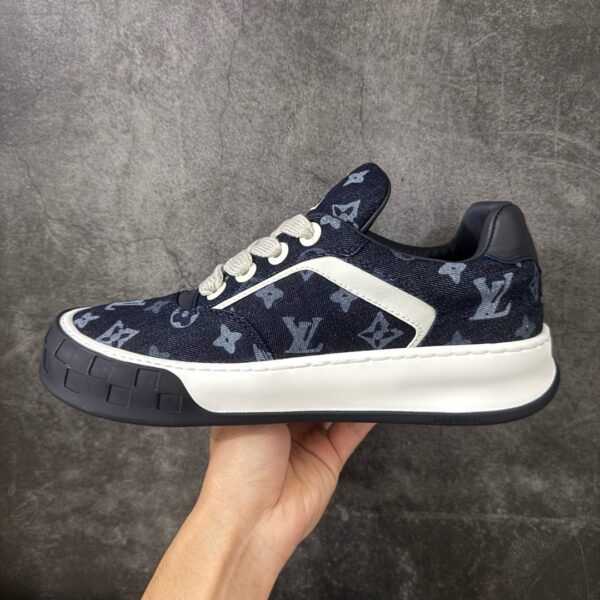 IMG_0408 LV Tilted Sneaker 1AK8CA