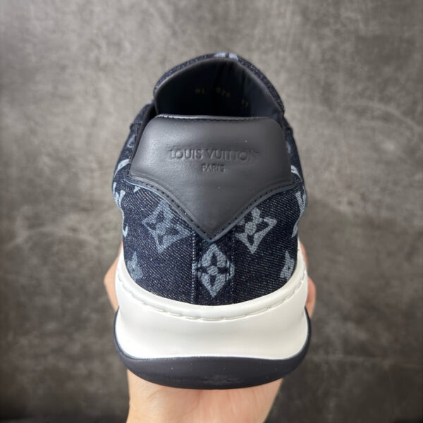 IMG_0410 LV Tilted Sneaker 1AK8CA