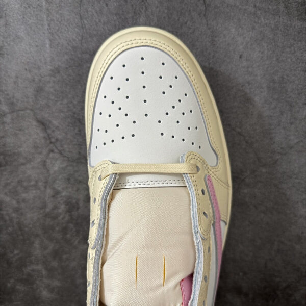 IMG_2269 Jordan 1 Low Travis Scott Shy Pink IQ7604-100