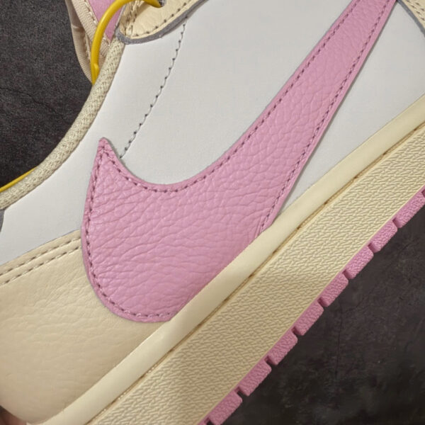 IMG_2276 Jordan 1 Low Travis Scott Shy Pink IQ7604-100