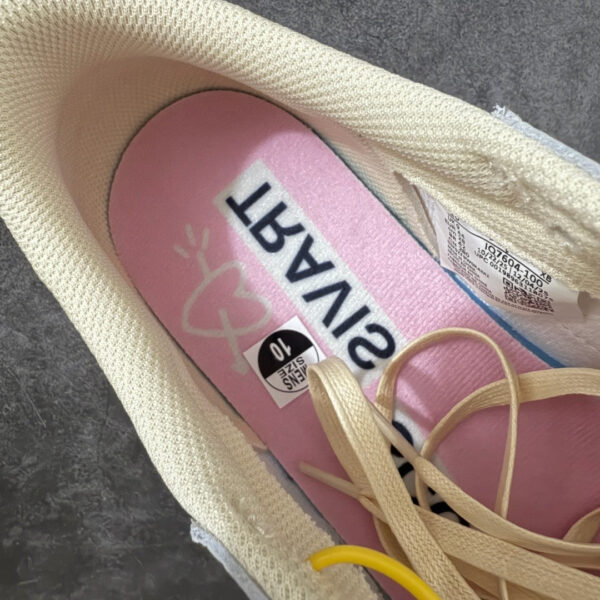 IMG_2282 Jordan 1 Low Travis Scott Shy Pink IQ7604-100