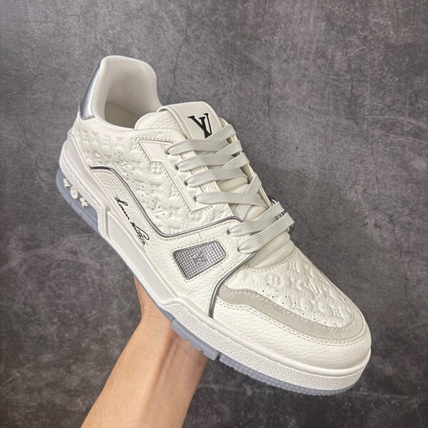 LV Trainer Sneaker 1AKCKO