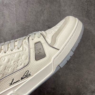 LV Trainer Sneaker 1AKCKO
