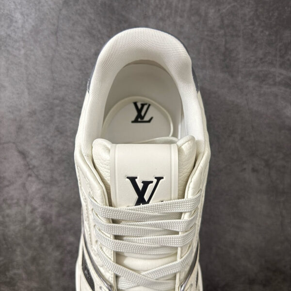 LV Trainer Sneaker 1AKCKO