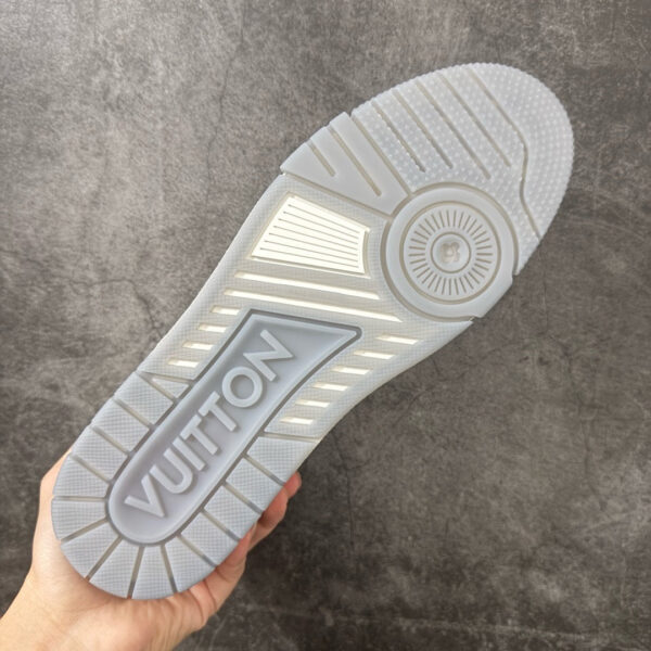 LV Trainer Sneaker 1AKCKO