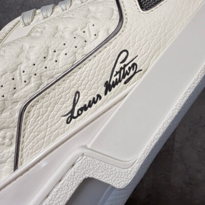 LV Trainer Sneaker 1AKCKO