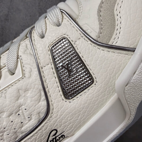 LV Trainer Sneaker 1AKCKO