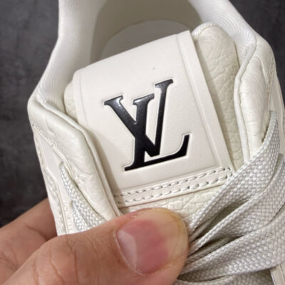 LV Trainer Sneaker 1AKCKO