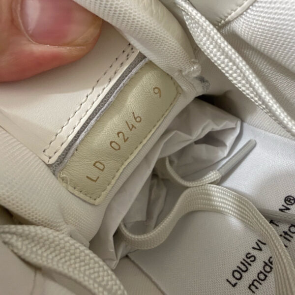 LV Trainer Sneaker 1AKCKO