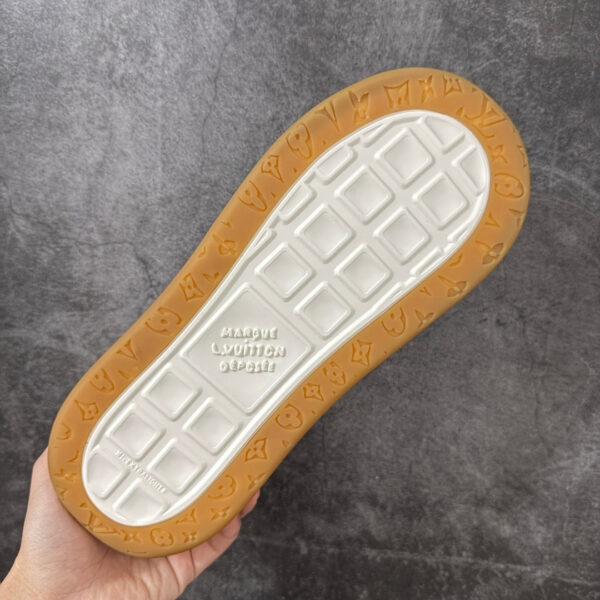 LV Tilted Sneaker 1AKR5K