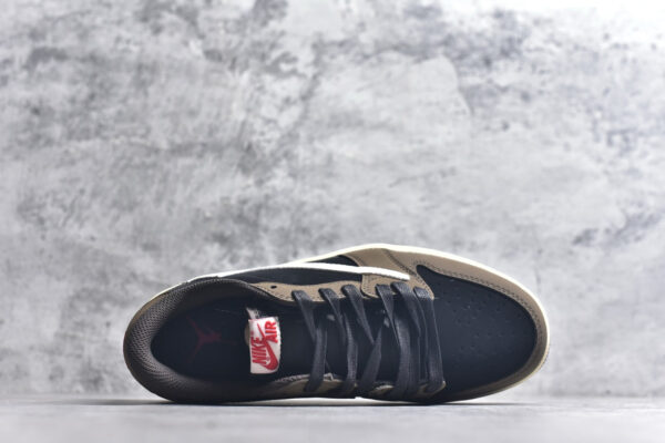 IMG_4406 Jordan 1 Low Travis Scott Mocha CQ4277-001