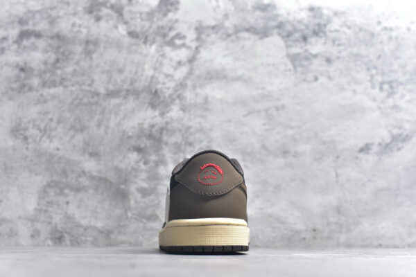 IMG_4407 Jordan 1 Low Travis Scott Mocha CQ4277-001