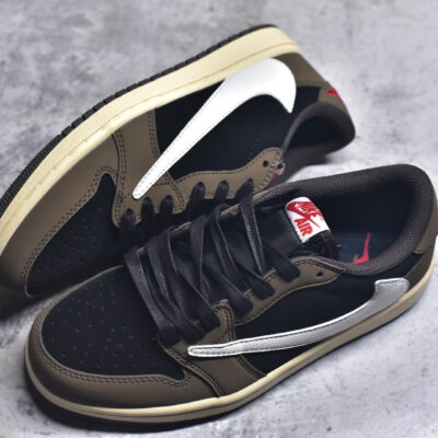 IMG_4409 Jordan 1 Low Travis Scott Mocha CQ4277-001