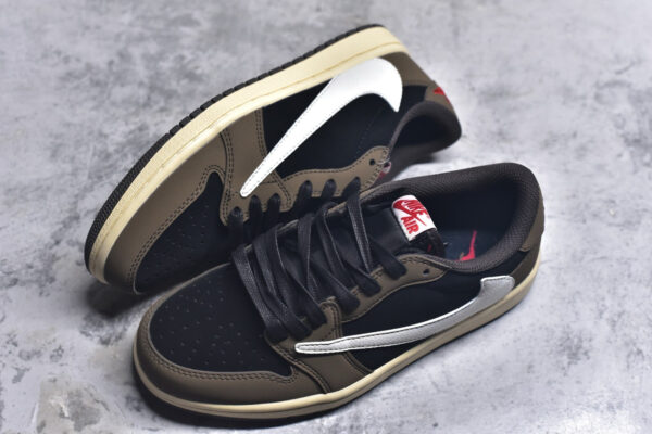 IMG_4409 Jordan 1 Low Travis Scott Mocha CQ4277-001