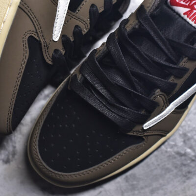 IMG_4410 Jordan 1 Low Travis Scott Mocha CQ4277-001