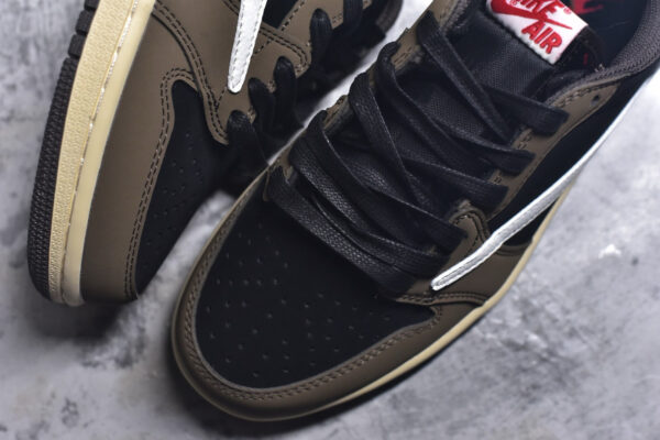 IMG_4410 Jordan 1 Low Travis Scott Mocha CQ4277-001