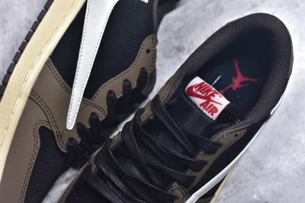 IMG_4411 Jordan 1 Low Travis Scott Mocha CQ4277-001
