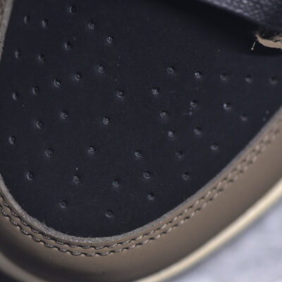 IMG_4412 Jordan 1 Low Travis Scott Mocha CQ4277-001