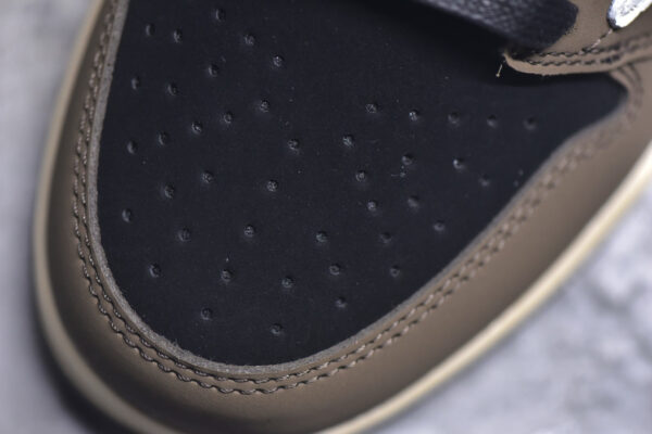 IMG_4412 Jordan 1 Low Travis Scott Mocha CQ4277-001