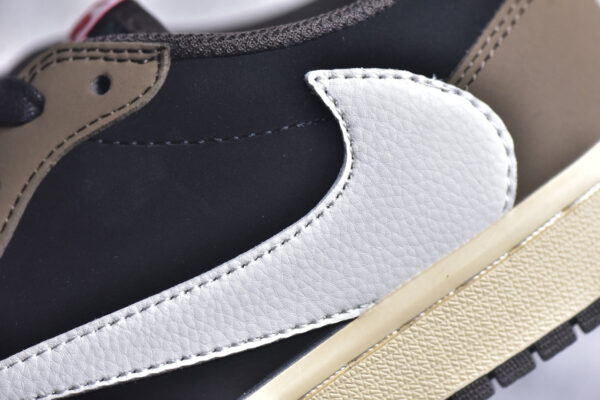 IMG_4413 Jordan 1 Low Travis Scott Mocha CQ4277-001