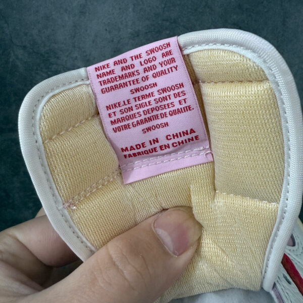 Jordan 1 Low Travis Scott Tropical Pink IQ7604-101