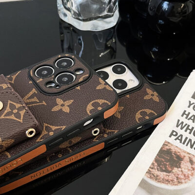 IMG_5257_720x_216901ab-9dba-4e2d-8d26-fb30bcee0d6a Lou Card Bag Chain Brown iPhone Case Roxy New 2