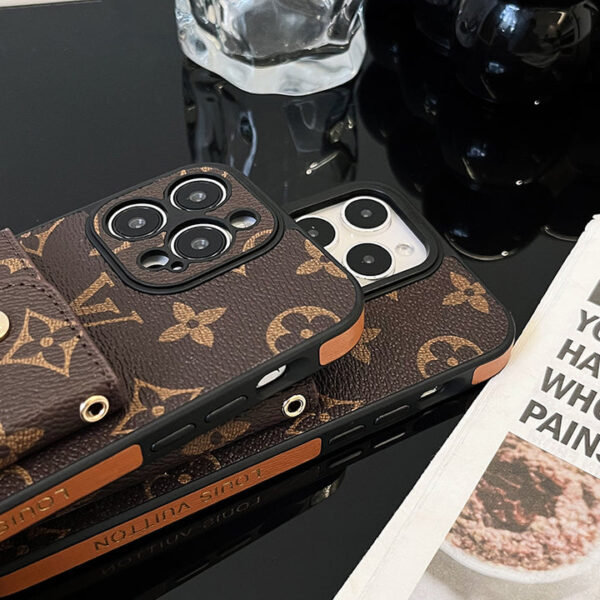 IMG_5257_720x_216901ab-9dba-4e2d-8d26-fb30bcee0d6a Lou Card Bag Chain Brown iPhone Case Roxy New 2