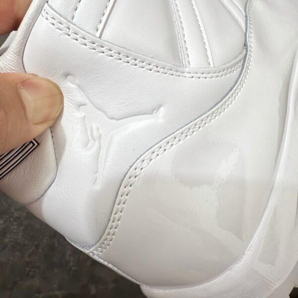 Jordan 11 Comme des Garçons Homme Plus White IV7639-100