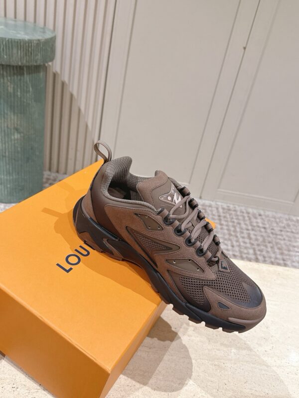 IMG_5715 LV Tatic Runner Sneaker 1AJAPT