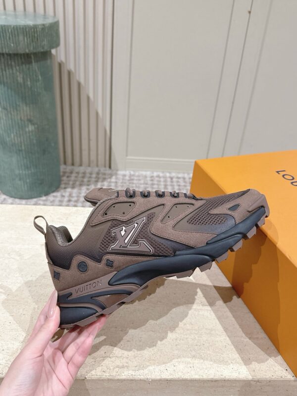 IMG_5716 LV Tatic Runner Sneaker 1AJAPT