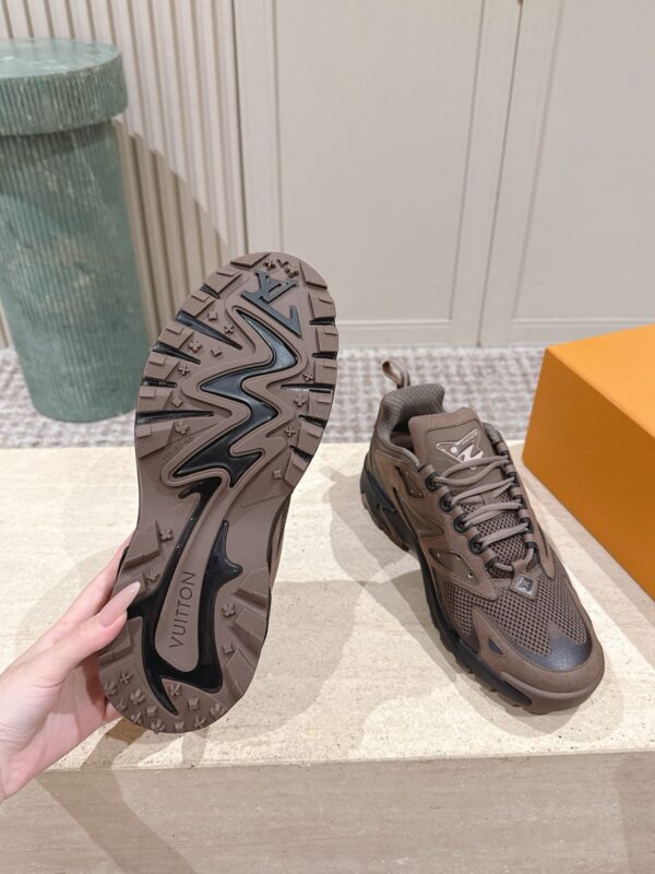 IMG_5720 LV Tatic Runner Sneaker 1AJAPT