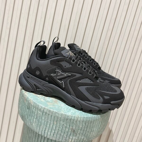 IMG_6001 LV Tatic Runner Sneaker 1AJAPT