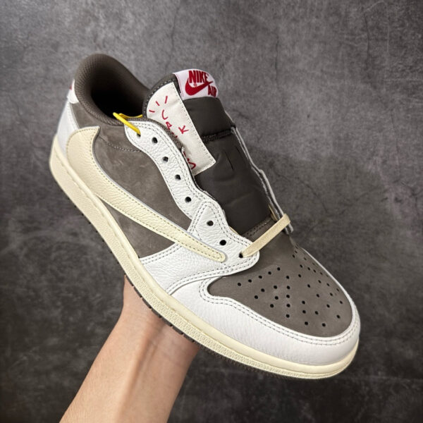 IMG_6866 Jordan 1 Low Travis Scott Reverse Mocha DM7866-162