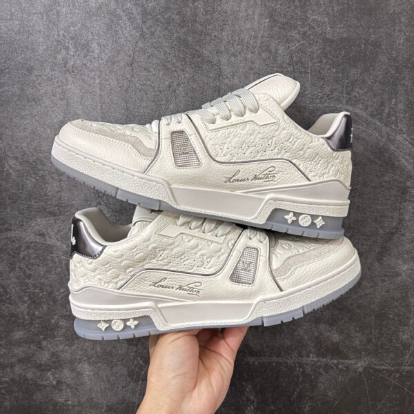 IMG_7984 LV Trainer Sneaker 1AKCL1