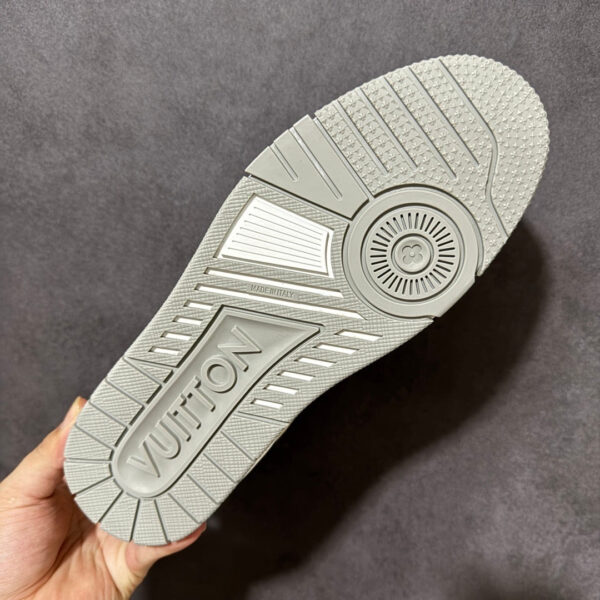 LV Trainer Sneaker 1AKR91