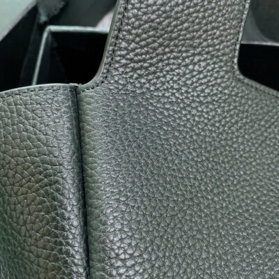 LE 5 À 7 BEA IN GRAINED LEATHER BLACK